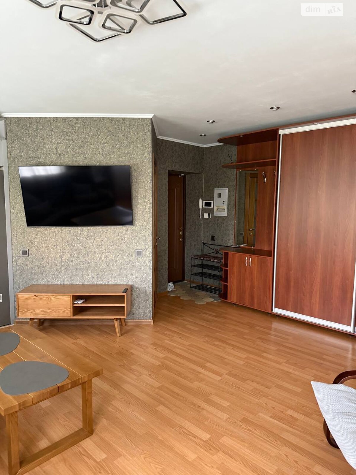 Продажа двухкомнатной квартиры в Кременчуге, на ул. Майора Борищака 6/20, район Крюковский фото 1 Продажа двухкомнатной квартиры в Кременчуге, на ул. Майора Борищака 6/20, район Крюковский фото 1