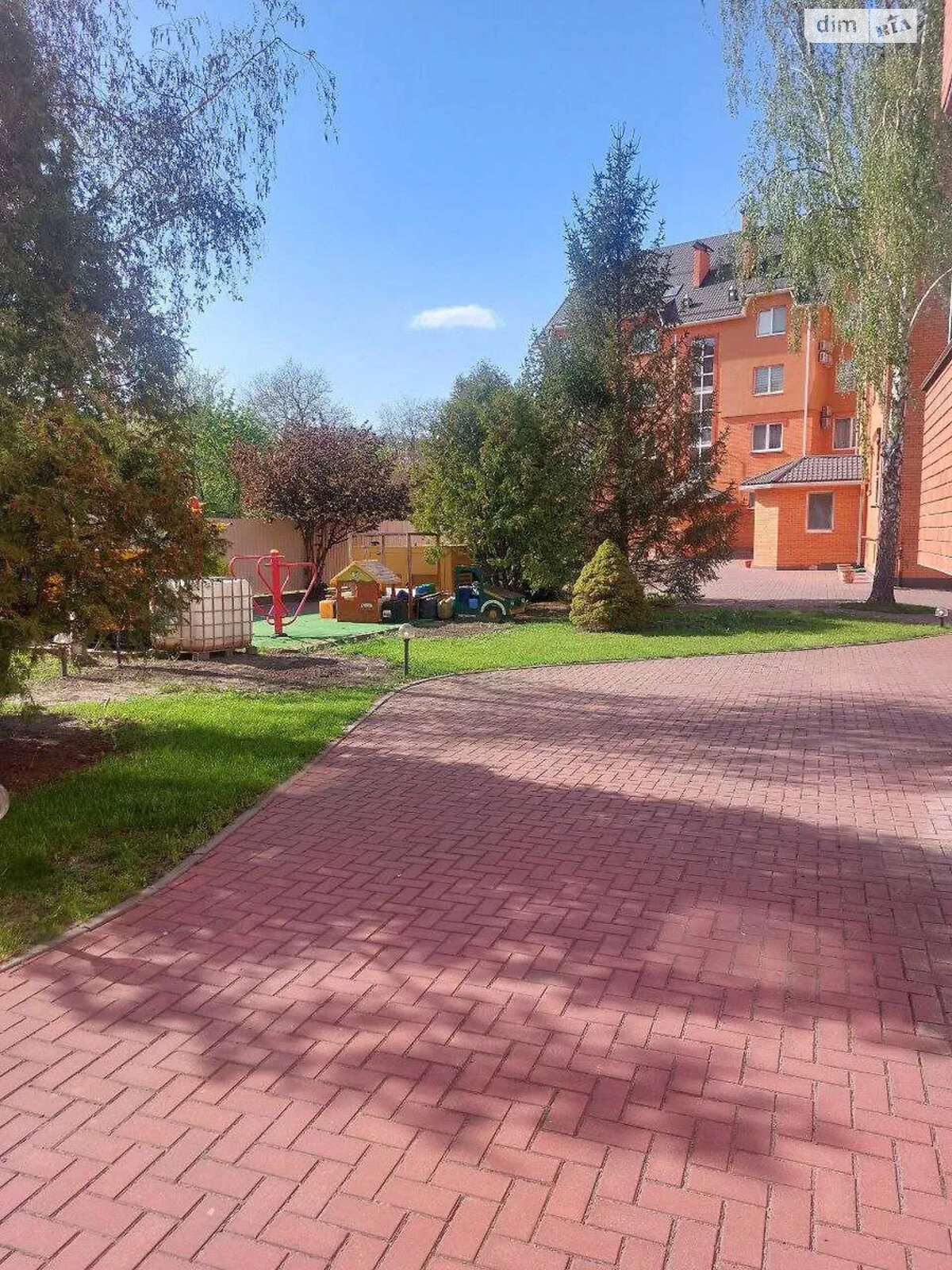 Продажа четырехкомнатной квартиры в Кременчуге, на ул. Алитуская (Жадова Ген.), район Центр фото 1 Продажа четырехкомнатной квартиры в Кременчуге, на ул. Алитуская (Жадова Ген.), район Центр фото 1