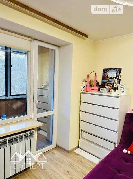 Продаж трикімнатної квартири в Кремінці, на вул. Мікрорайон-3, район Кременець фото 1 Продаж трикімнатної квартири в Кремінці, на вул. Мікрорайон-3, район Кременець фото 1