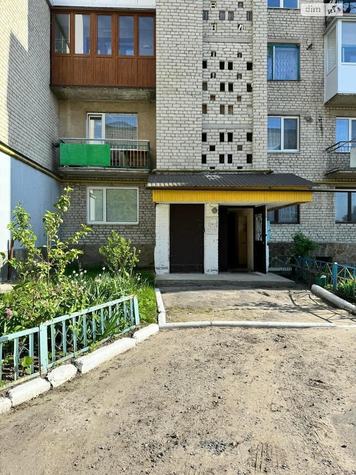 Продаж двокімнатної квартири в Кременці, на вул. Захисників України 43, район Кременець фото 1