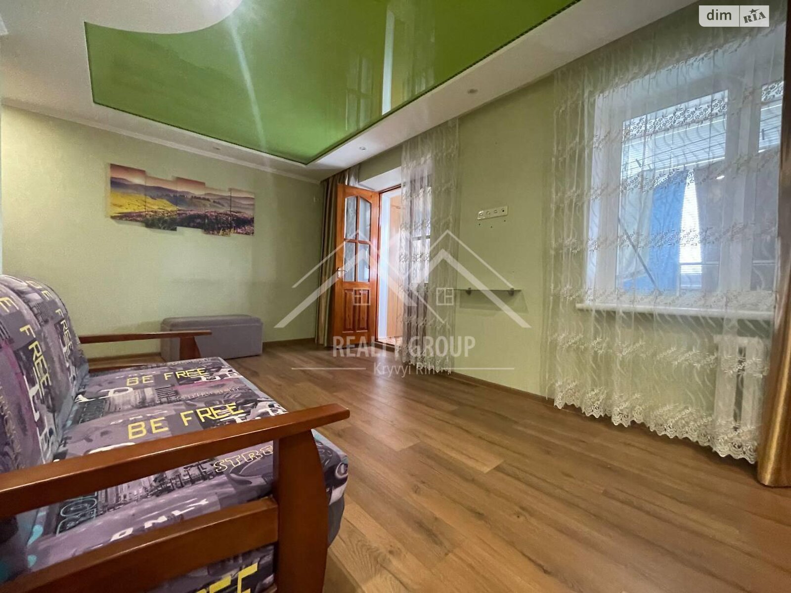 Продажа трехкомнатной квартиры в Кривом Роге, на просп. Гагарина 79, район Долгинцевский фото 1
