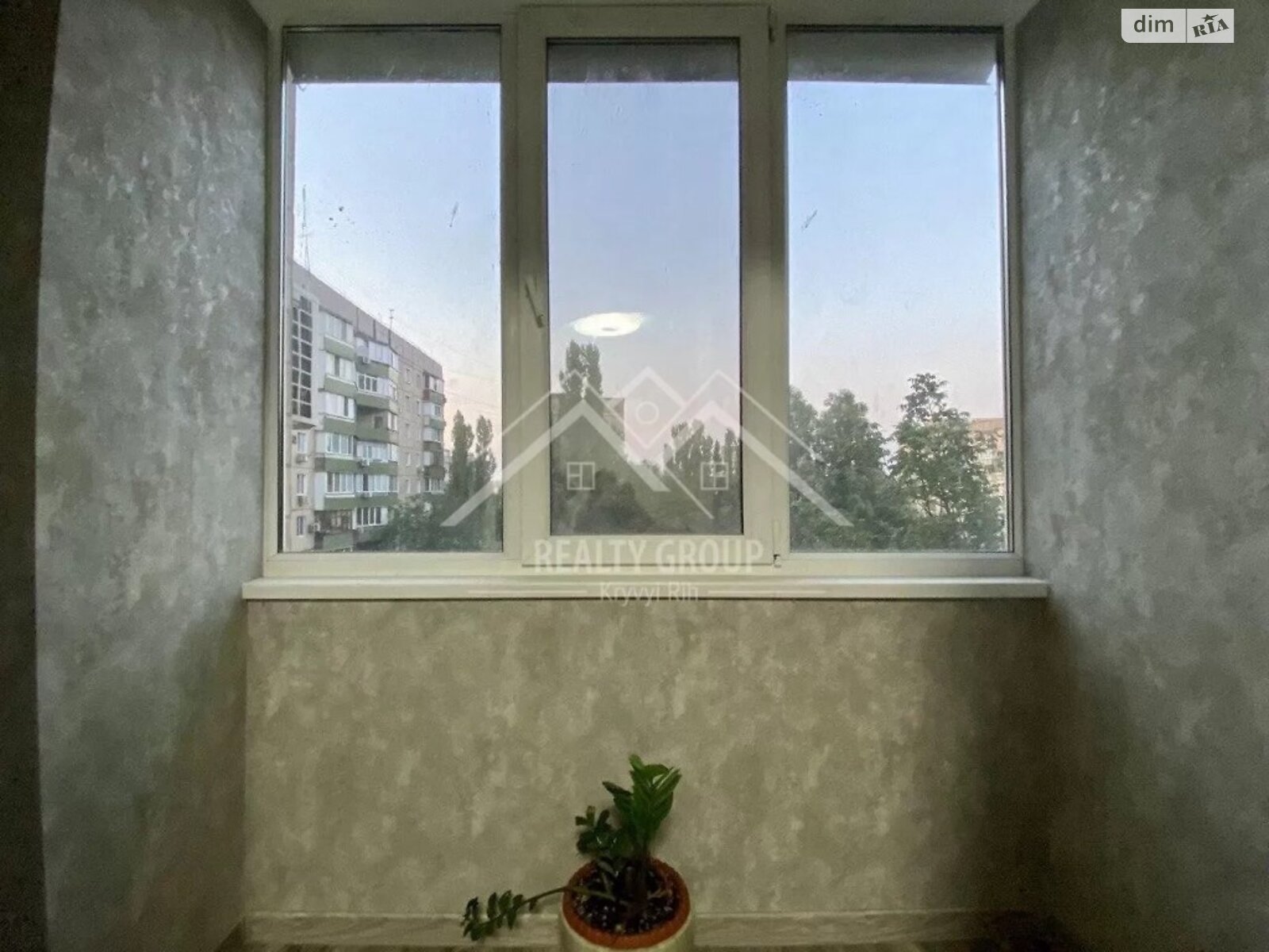 Продажа трехкомнатной квартиры в Кривом Роге, на ул. Симонова 7, район Долгинцевский фото 1