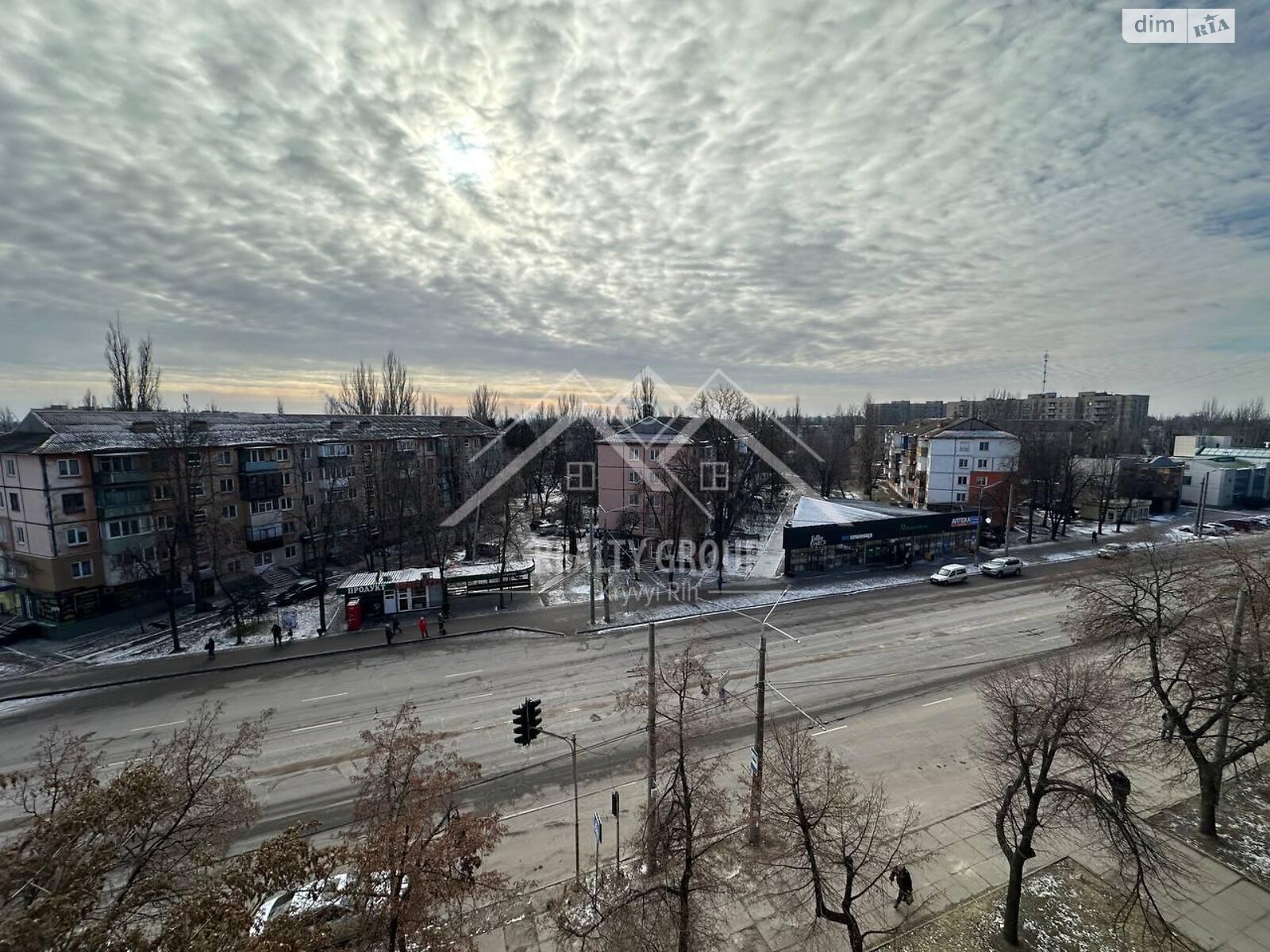 Продажа трехкомнатной квартиры в Кривом Роге, на просп. Университетский 63, район Долгинцевский фото 1