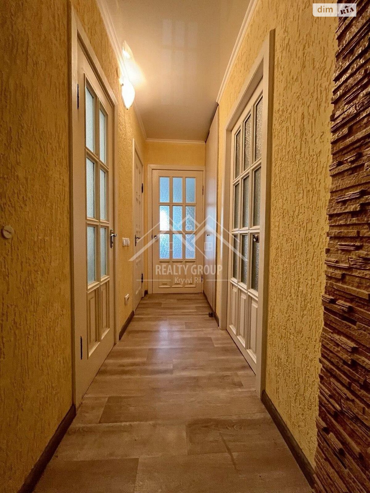 Продаж трикімнатної квартири в Кривому Розі, на вул. Кропивницького 95, фото 1 Продаж трикімнатної квартири в Кривому Розі, на вул. Кропивницького 95, фото 1