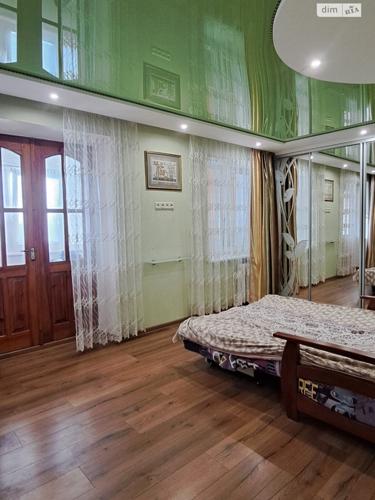 Продажа трехкомнатной квартиры в Кривом Роге, на просп. Гагарина 76, район Металлургический фото 1