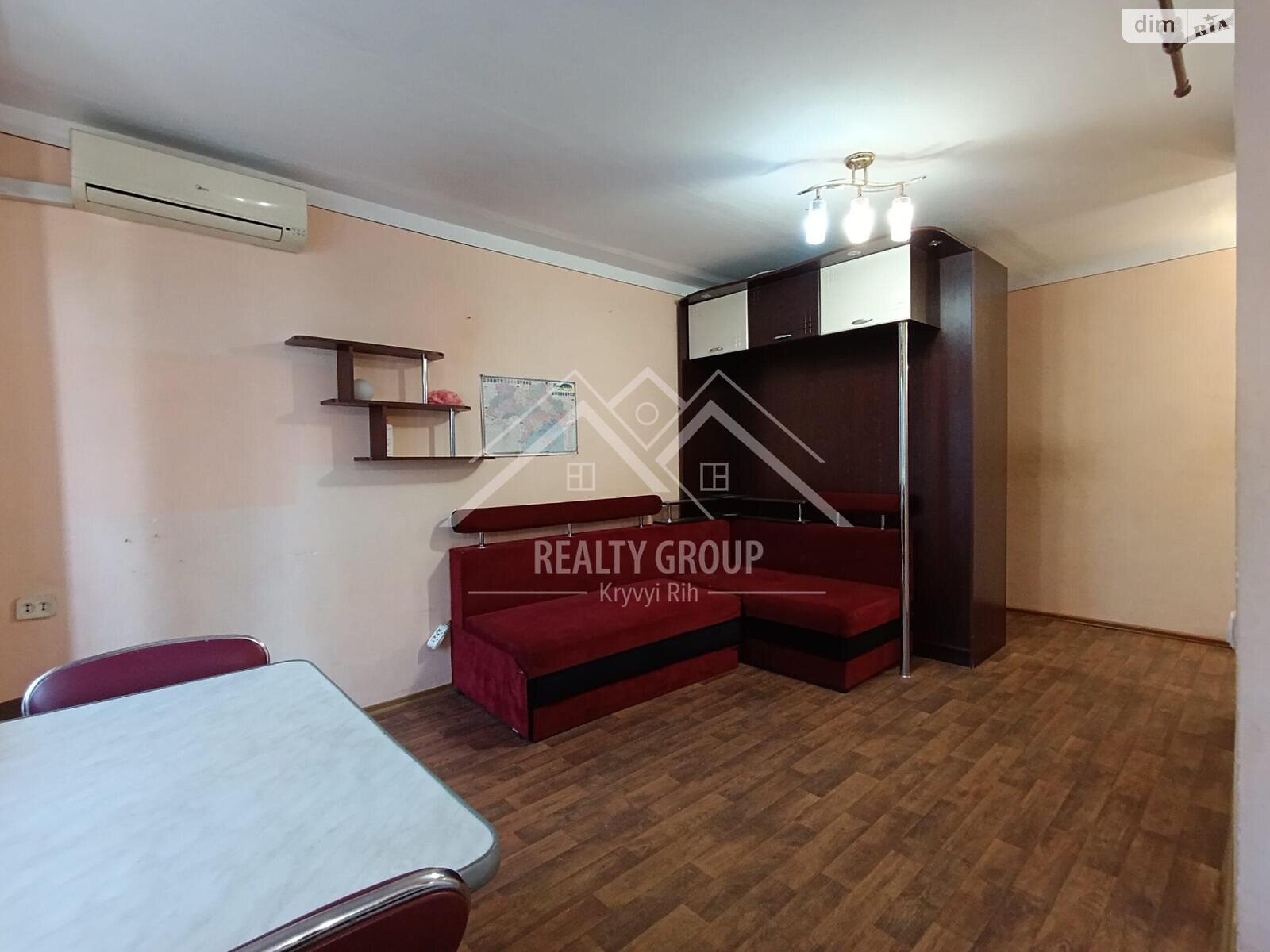 Продаж трикімнатної квартири в Кривому Розі, на просп. Металургів, район Металургійний фото 1 Продаж трикімнатної квартири в Кривому Розі, на просп. Металургів, район Металургійний фото 1