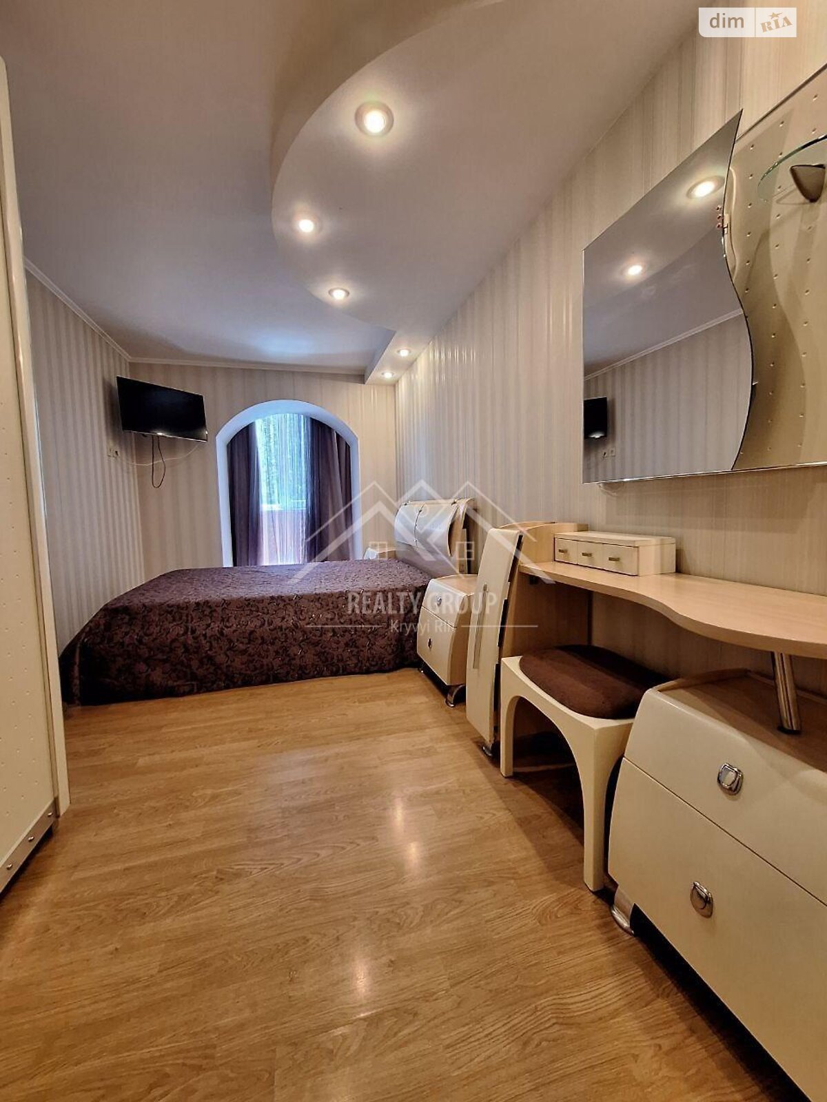 Продажа двухкомнатной квартиры в Кривом Роге, на просп. Мира 35, район Металлургический фото 1 Продажа двухкомнатной квартиры в Кривом Роге, на просп. Мира 35, район Металлургический фото 1