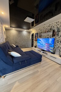 Продаж трикімнатної квартири в Кривому Розі, на вул. Степана Тільги 30, район Металургійний фото 2