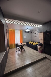 Продаж трикімнатної квартири в Кривому Розі, на вул. Степана Тільги 8, кв. 6, район Металургійний фото 2