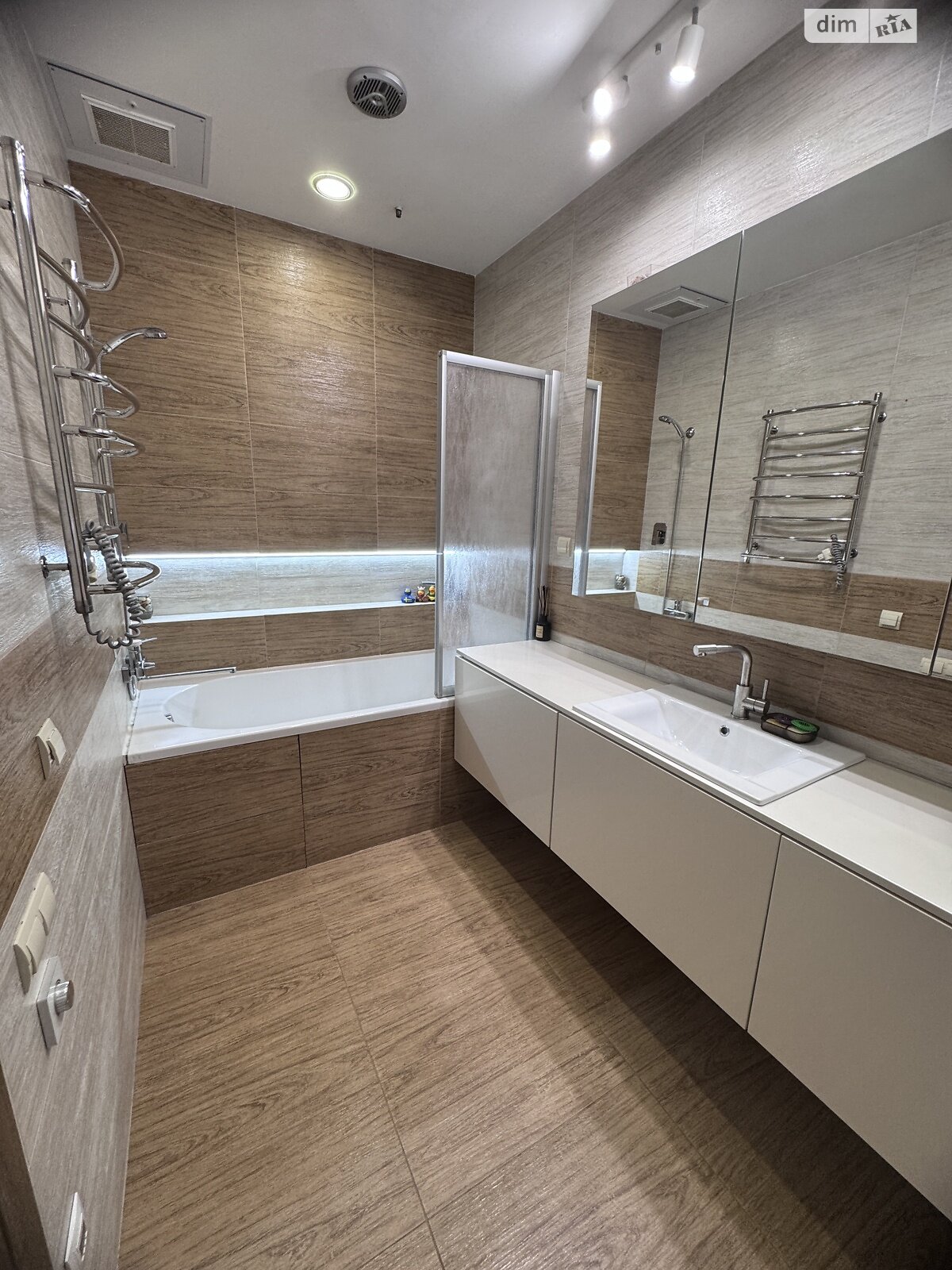 Продаж трикімнатної квартири в Кривому Розі, на вул. Степана Тільги 8, кв. 6, район Металургійний фото 1 Продаж трикімнатної квартири в Кривому Розі, на вул. Степана Тільги 8, кв. 6, район Металургійний фото 1