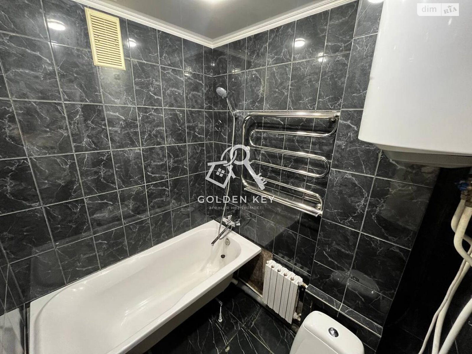 Продажа трехкомнатной квартиры в Кривом Роге, на ул. Вадима Гурова 25, район Металлургический фото 1