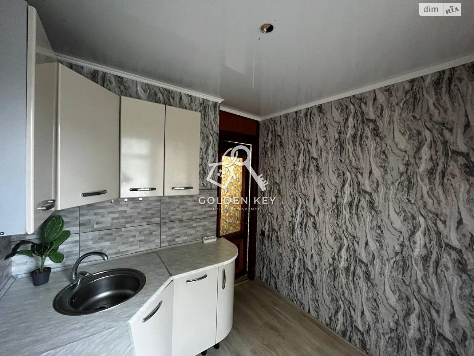 Продажа трехкомнатной квартиры в Кривом Роге, на ул. Вадима Гурова 25, район Металлургический фото 1