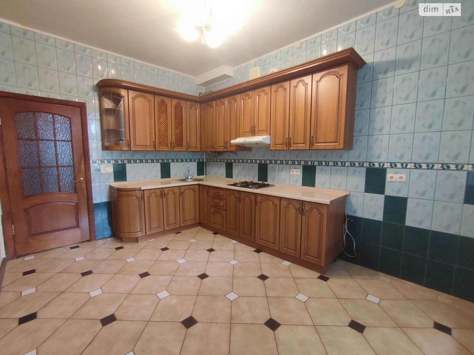Продажа трехкомнатной квартиры в Кривом Роге, на ул. Вокзальная, район Металлургический фото 1 Продажа трехкомнатной квартиры в Кривом Роге, на ул. Вокзальная, район Металлургический фото 1