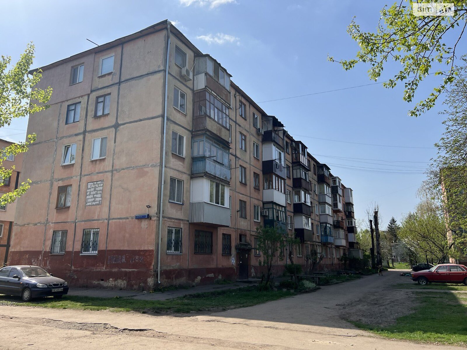 Продажа трехкомнатной квартиры в Кривом Роге, на ул. Александра Васякина 3, район Металлургический фото 1