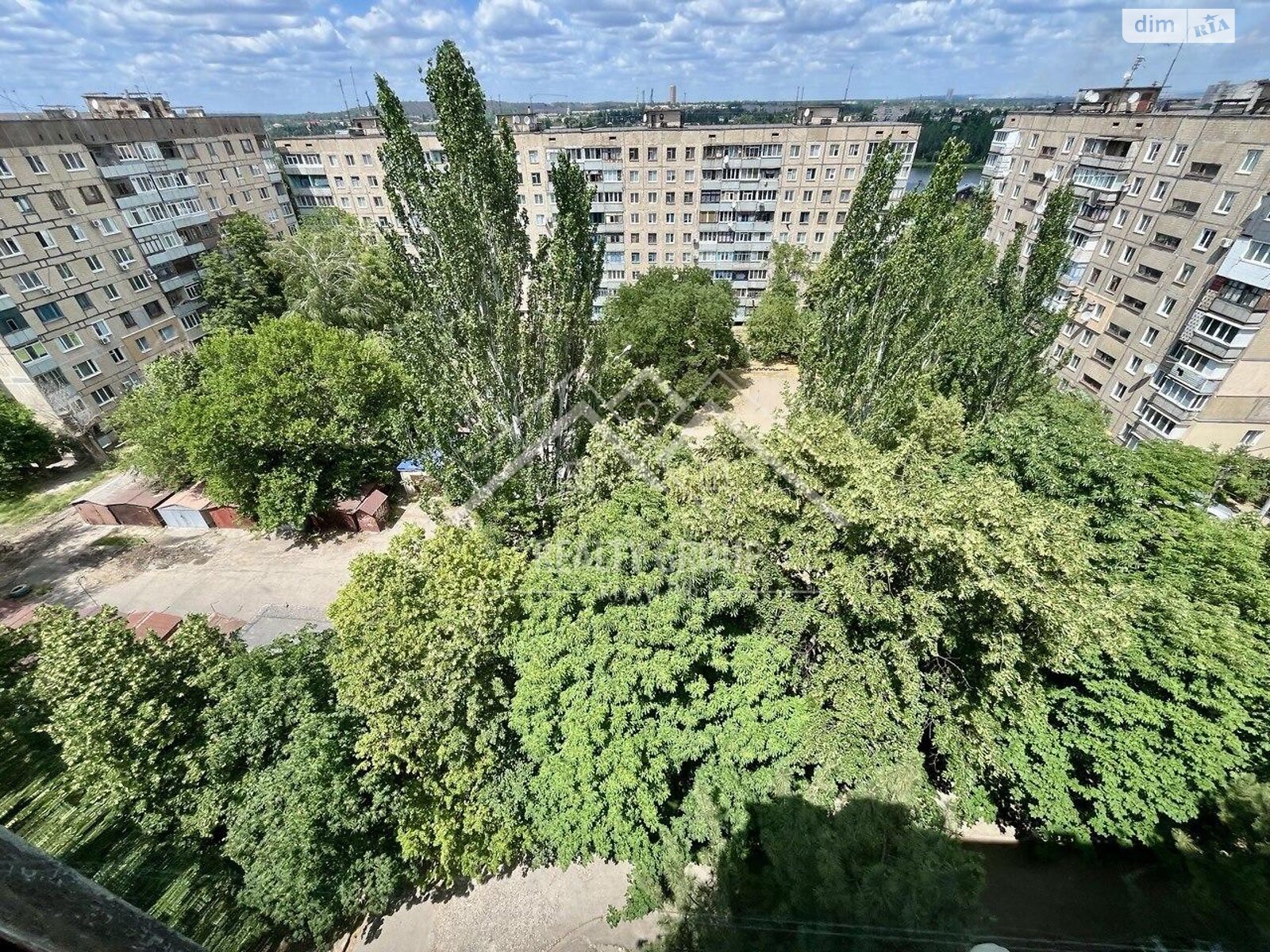 Продажа трехкомнатной квартиры в Кривом Роге, на ул. 4-й Заречный микрорайон 25, район Покровский фото 1 Продажа трехкомнатной квартиры в Кривом Роге, на ул. 4-й Заречный микрорайон 25, район Покровский фото 1