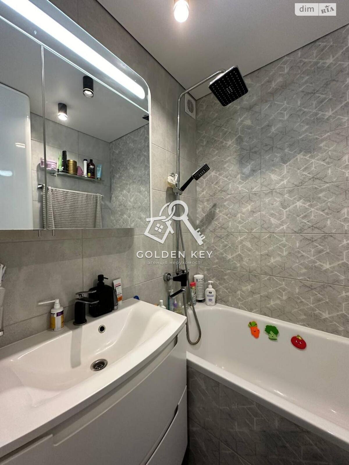 Продажа трехкомнатной квартиры в Кривом Роге, на ул. 5-й Заречный микрорайон 75, район Покровский фото 1 Продажа трехкомнатной квартиры в Кривом Роге, на ул. 5-й Заречный микрорайон 75, район Покровский фото 1