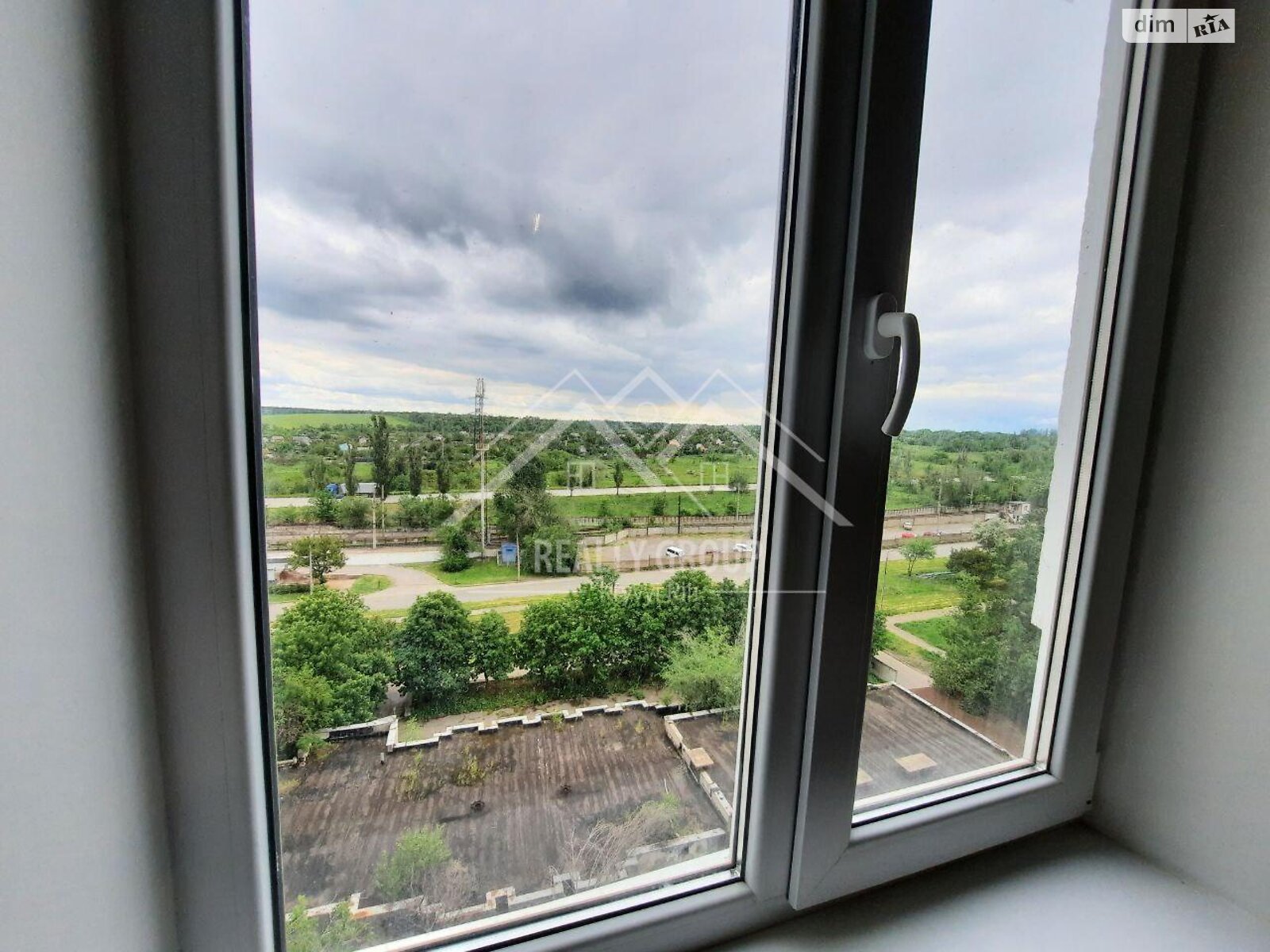 Продажа однокомнатной квартиры в Кривом Роге, на ул. 5-й Заречный микрорайон 81, район Покровский фото 1 Продажа однокомнатной квартиры в Кривом Роге, на ул. 5-й Заречный микрорайон 81, район Покровский фото 1