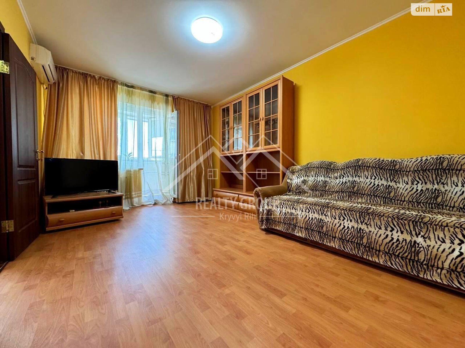 Продажа четырехкомнатной квартиры в Кривом Роге, на ул. 5-й Заречный микрорайон, район Покровский фото 1 Продажа четырехкомнатной квартиры в Кривом Роге, на ул. 5-й Заречный микрорайон, район Покровский фото 1