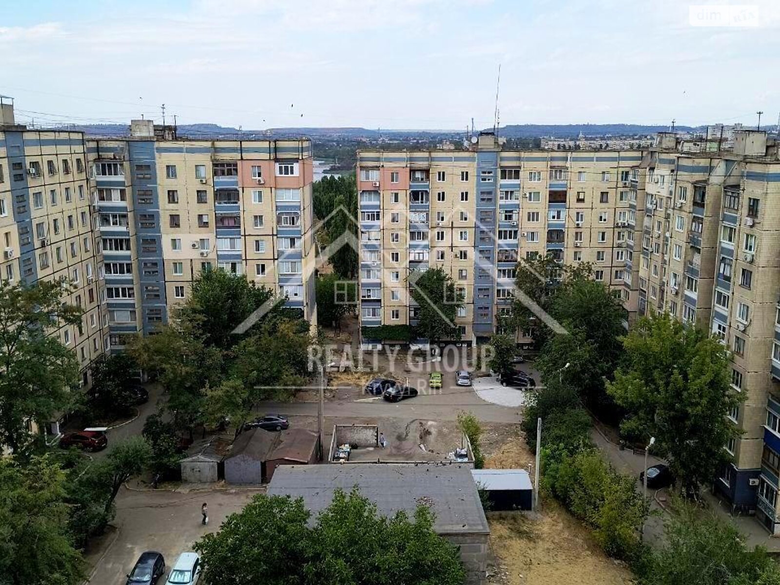 Продажа четырехкомнатной квартиры в Кривом Роге, на ул. 5-й Заречный микрорайон, район Покровский фото 1 Продажа четырехкомнатной квартиры в Кривом Роге, на ул. 5-й Заречный микрорайон, район Покровский фото 1