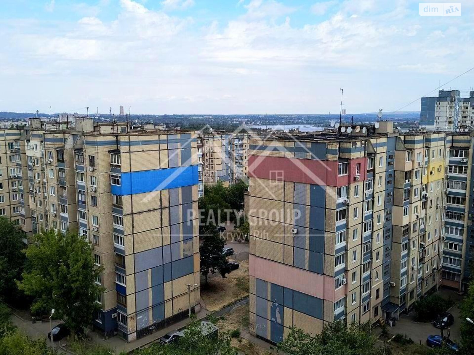 Продажа четырехкомнатной квартиры в Кривом Роге, на ул. 5-й Заречный микрорайон, район Покровский фото 1 Продажа четырехкомнатной квартиры в Кривом Роге, на ул. 5-й Заречный микрорайон, район Покровский фото 1