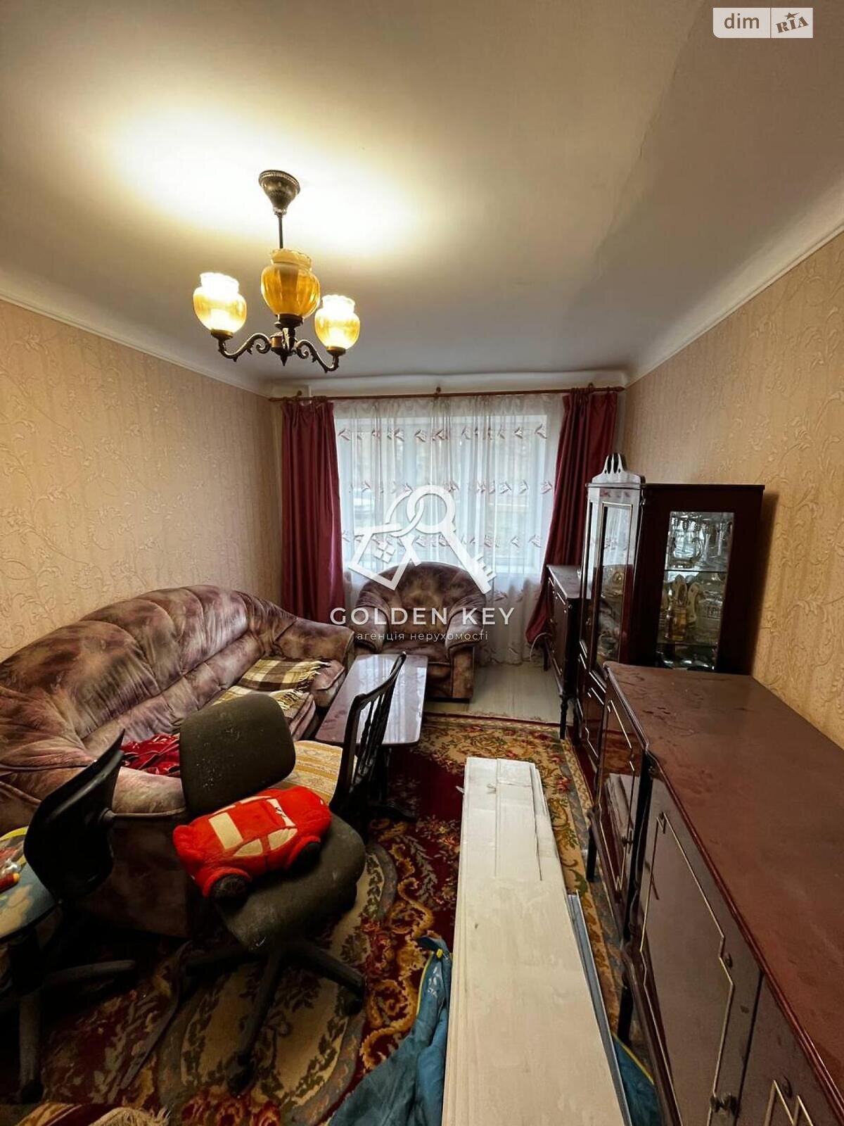 Продажа трехкомнатной квартиры в Кривом Роге, на пер. Бутлерова 6, район Покровский фото 1