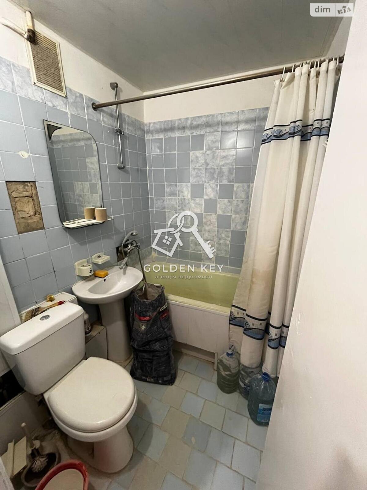 Продажа трехкомнатной квартиры в Кривом Роге, на пер. Бутлерова 6, район Покровский фото 1