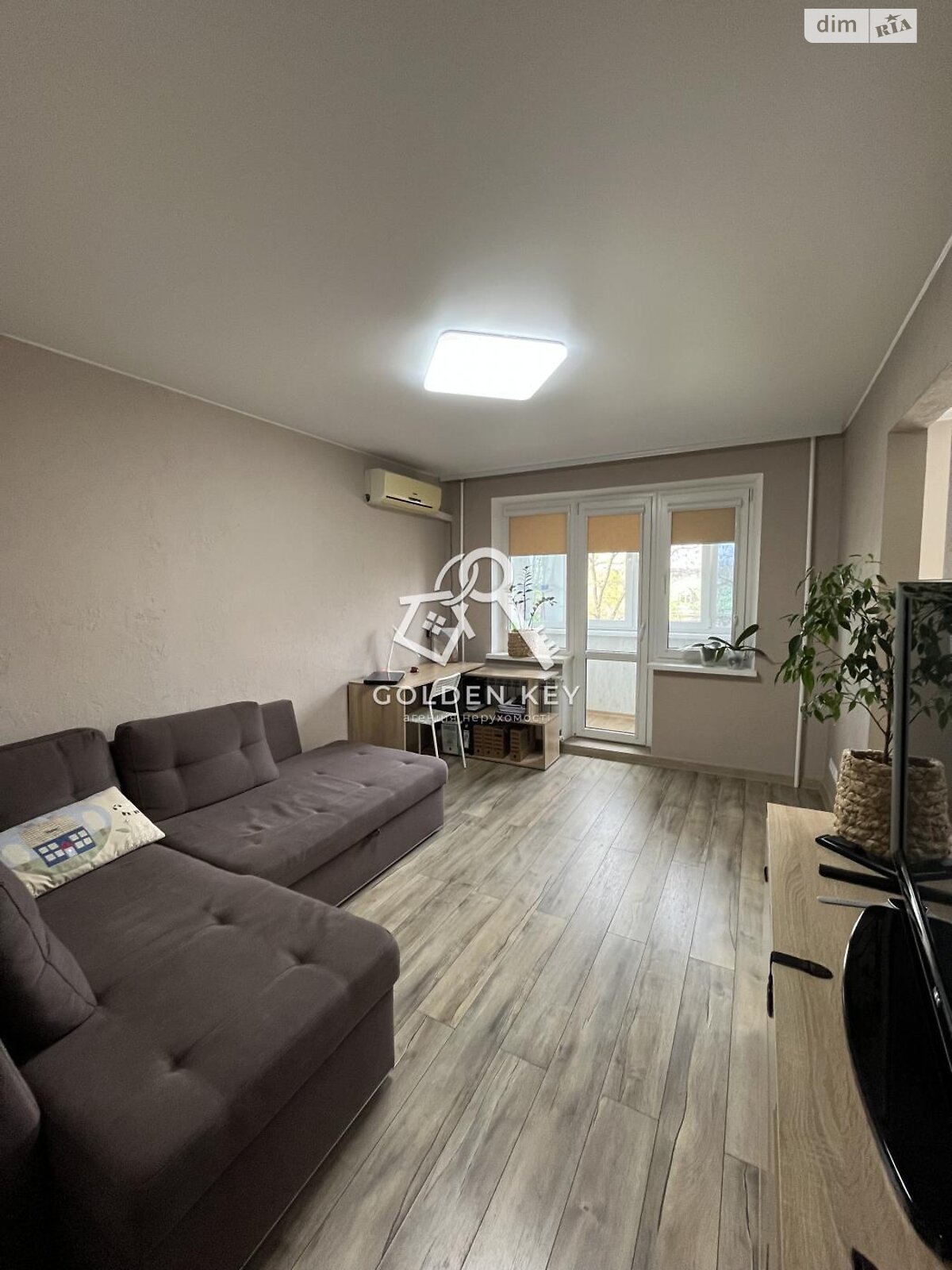 Продажа трехкомнатной квартиры в Кривом Роге, на ул. Эдуарда Фукса 56, район Покровский фото 1 Продажа трехкомнатной квартиры в Кривом Роге, на ул. Эдуарда Фукса 56, район Покровский фото 1