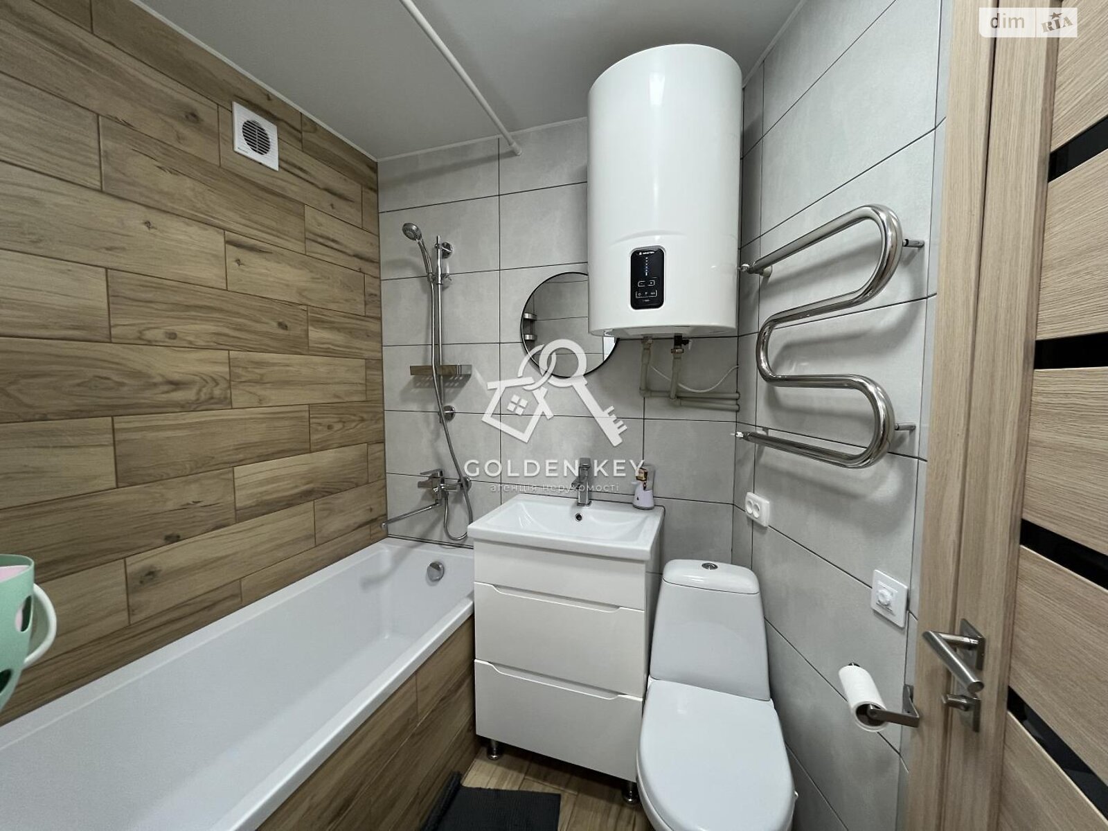 Продажа трехкомнатной квартиры в Кривом Роге, на ул. Эдуарда Фукса 56, район Покровский фото 1 Продажа трехкомнатной квартиры в Кривом Роге, на ул. Эдуарда Фукса 56, район Покровский фото 1