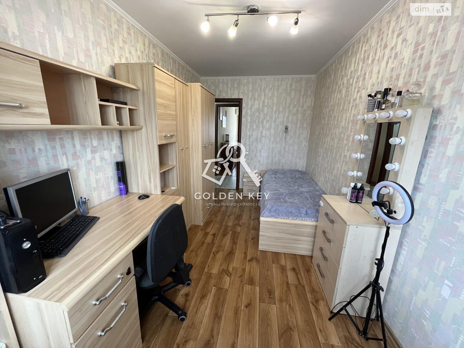 Продажа трехкомнатной квартиры в Кривом Роге, на ул. Эдуарда Фукса 56, район Покровский фото 1 Продажа трехкомнатной квартиры в Кривом Роге, на ул. Эдуарда Фукса 56, район Покровский фото 1