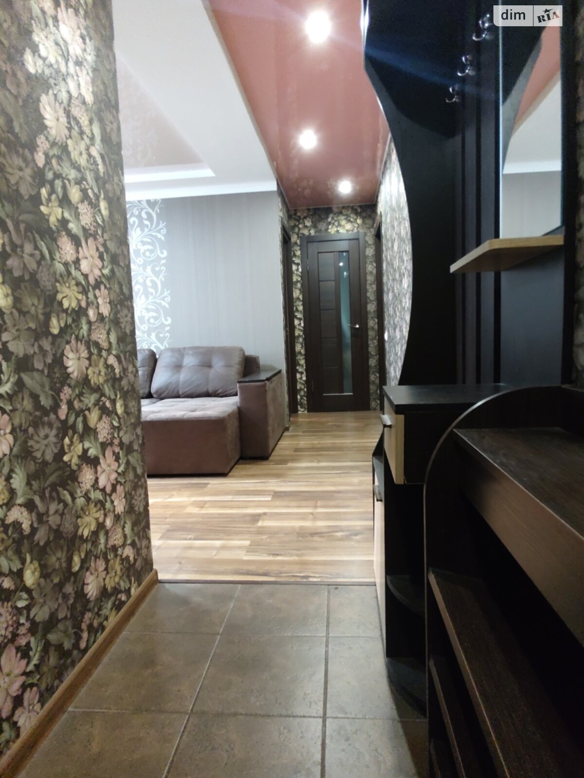 Продажа трехкомнатной квартиры в Кривом Роге, на ул. Эдуарда Фукса 47, район Покровский фото 1 Продажа трехкомнатной квартиры в Кривом Роге, на ул. Эдуарда Фукса 47, район Покровский фото 1