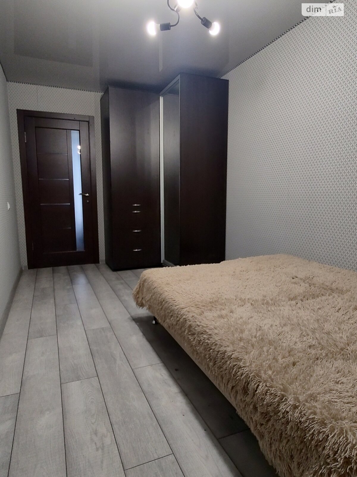 Продажа трехкомнатной квартиры в Кривом Роге, на ул. Эдуарда Фукса 47, район Покровский фото 1 Продажа трехкомнатной квартиры в Кривом Роге, на ул. Эдуарда Фукса 47, район Покровский фото 1