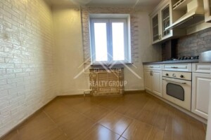 Продаж трикімнатної квартири в Кривому Розі, на вул. Січеславська 46, район Покровський фото 2