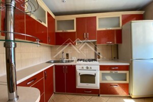 Продажа трехкомнатной квартиры в Кривом Роге, на бул. Миколи Вороного 28, район Покровский фото 2