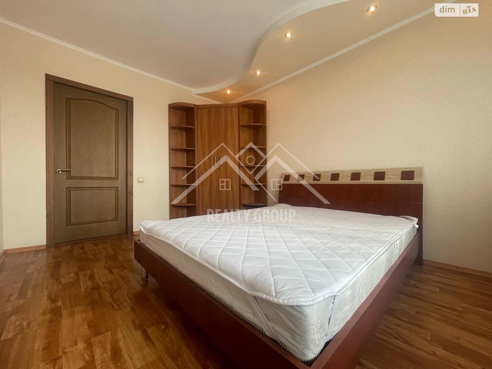 Продажа трехкомнатной квартиры в Кривом Роге, на бул. Миколи Вороного 9, район Покровский фото 1