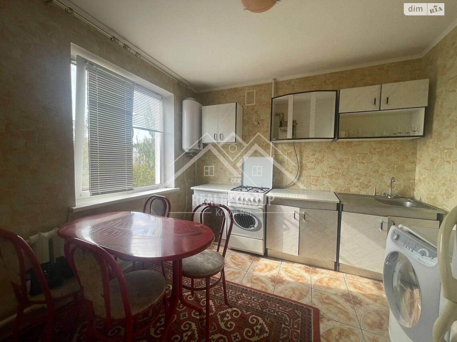 Продажа трехкомнатной квартиры в Кривом Роге, на бул. Миколи Вороного 9, район Покровский фото 1