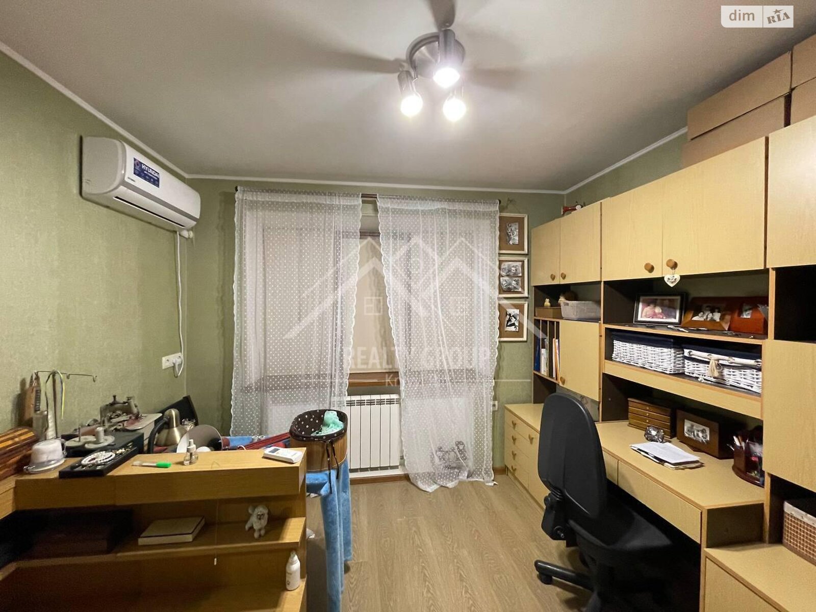 Продаж шестикімнатної квартири в Кривому Розі, на вул. Мусоргського 27 корпус 14, район Покровський фото 1 Продаж шестикімнатної квартири в Кривому Розі, на вул. Мусоргського 27 корпус 14, район Покровський фото 1