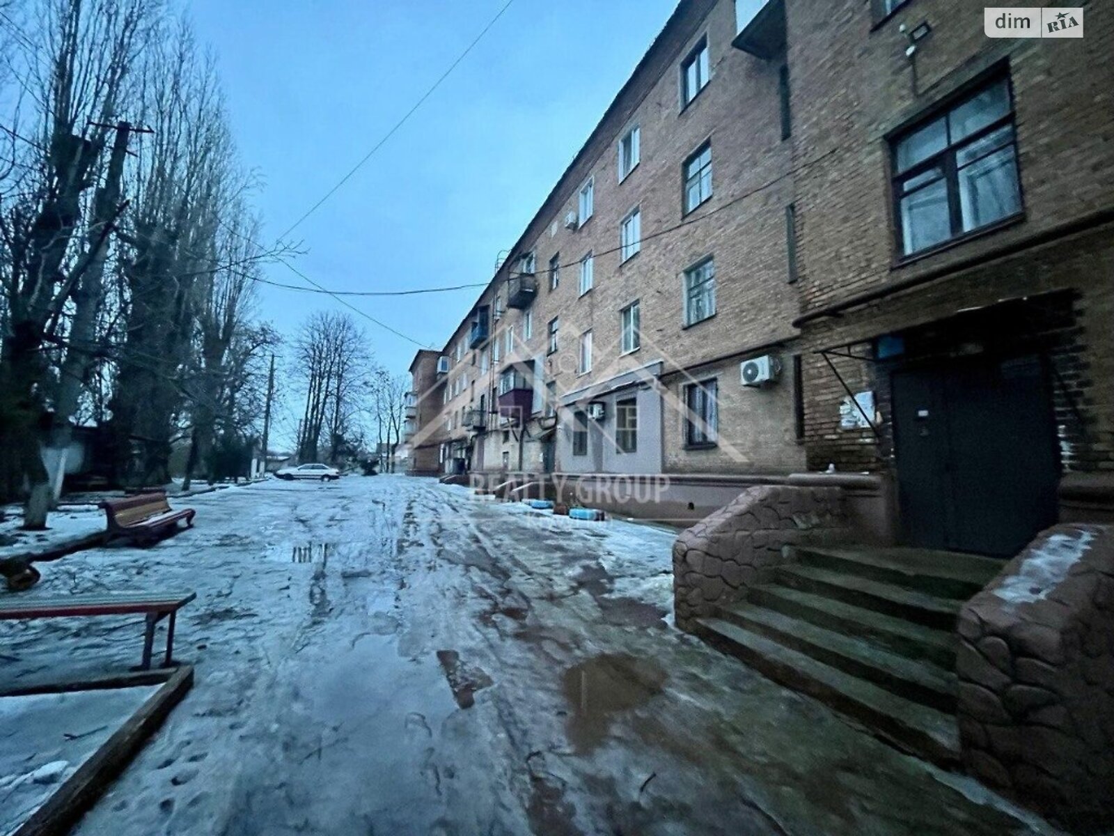 Продажа двухкомнатной квартиры в Кривом Роге, на ул. Симбирцева 3, район Покровский фото 1