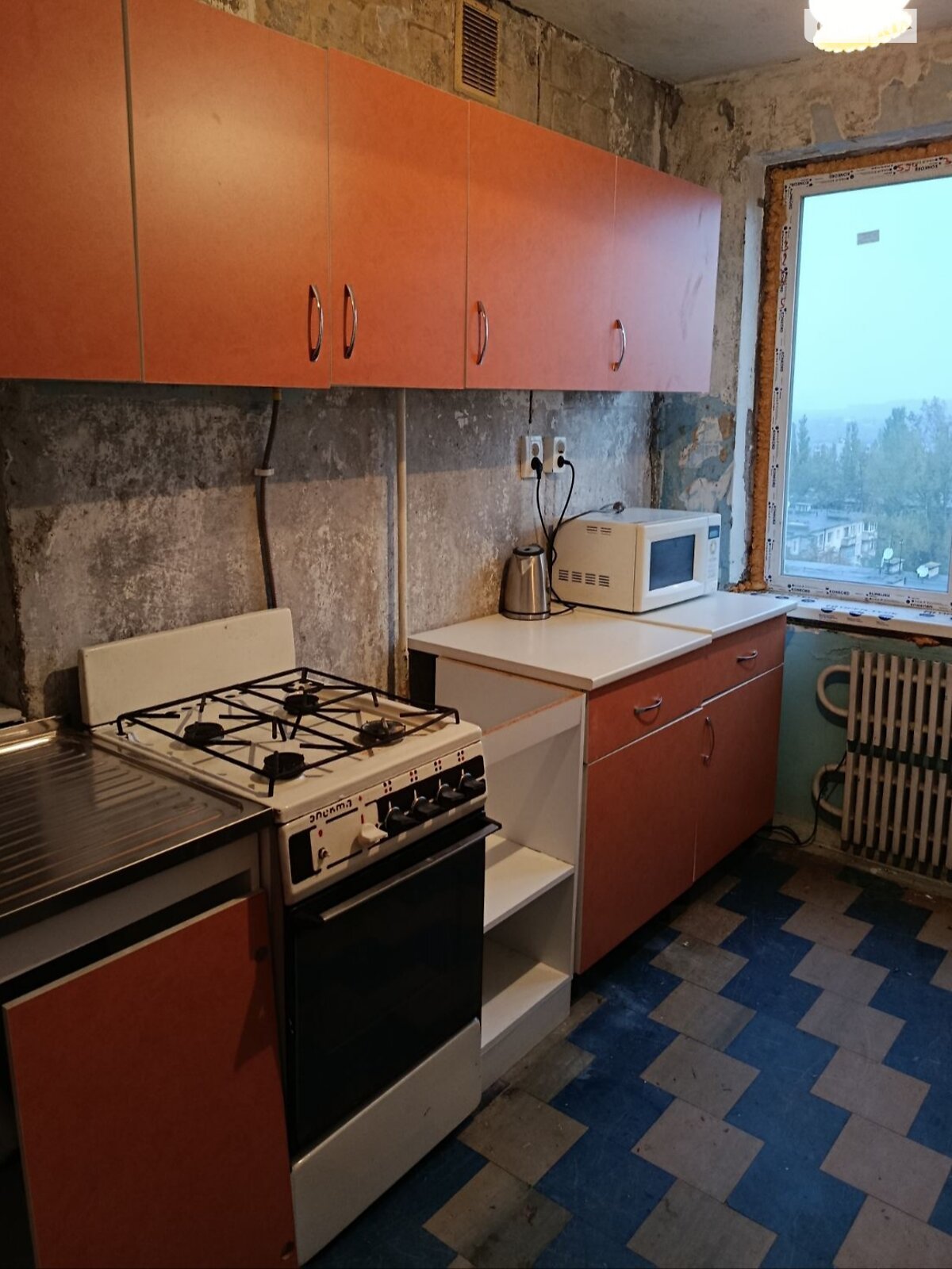 Продажа трехкомнатной квартиры в Кривом Роге, на ул. Генерала Радиевского 28, район Саксаганский фото 1