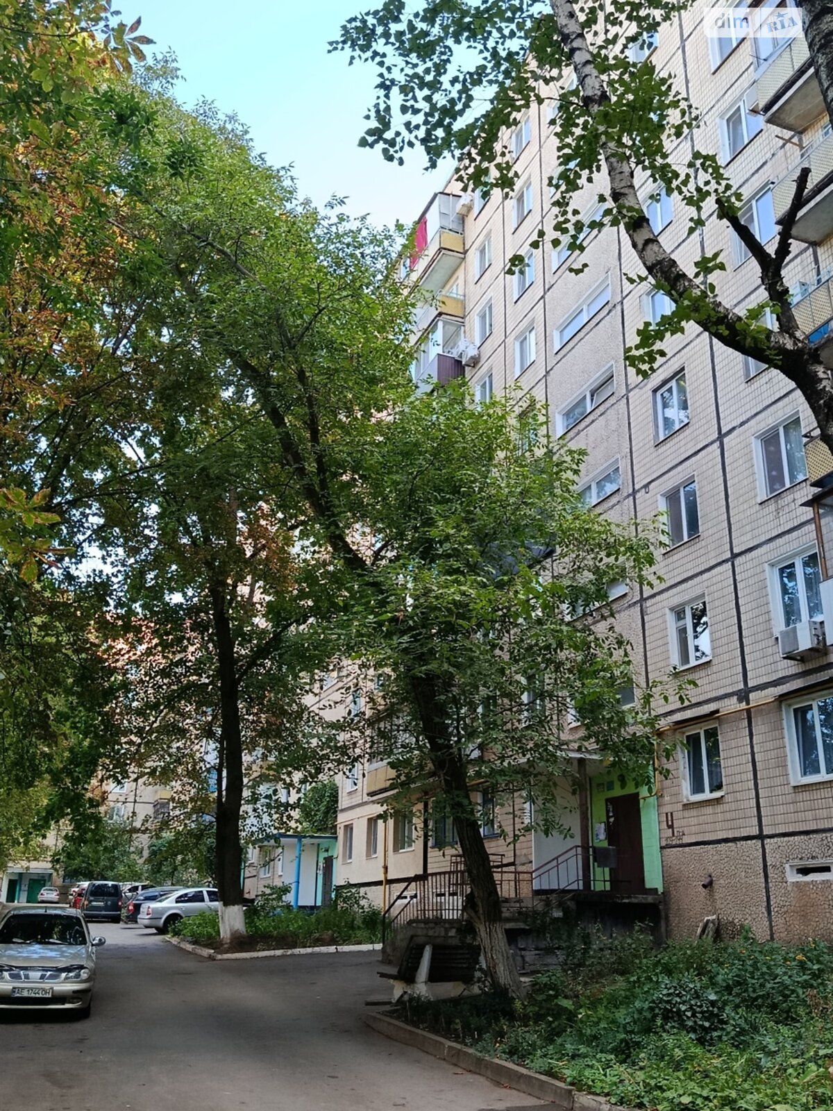 Продажа трехкомнатной квартиры в Кривом Роге, на ул. Генерала Радиевского 28, район Саксаганский фото 1