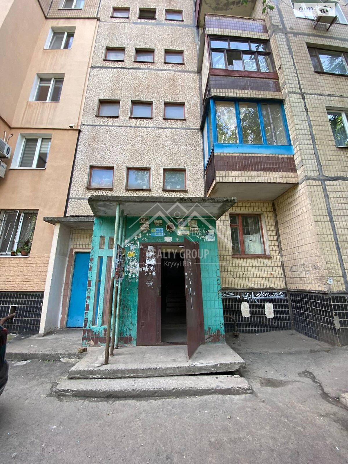 Продаж двокімнатної квартири в Кривому Розі, на мкр. Гірницький 44, район Саксаганський фото 1 Продаж двокімнатної квартири в Кривому Розі, на мкр. Гірницький 44, район Саксаганський фото 1