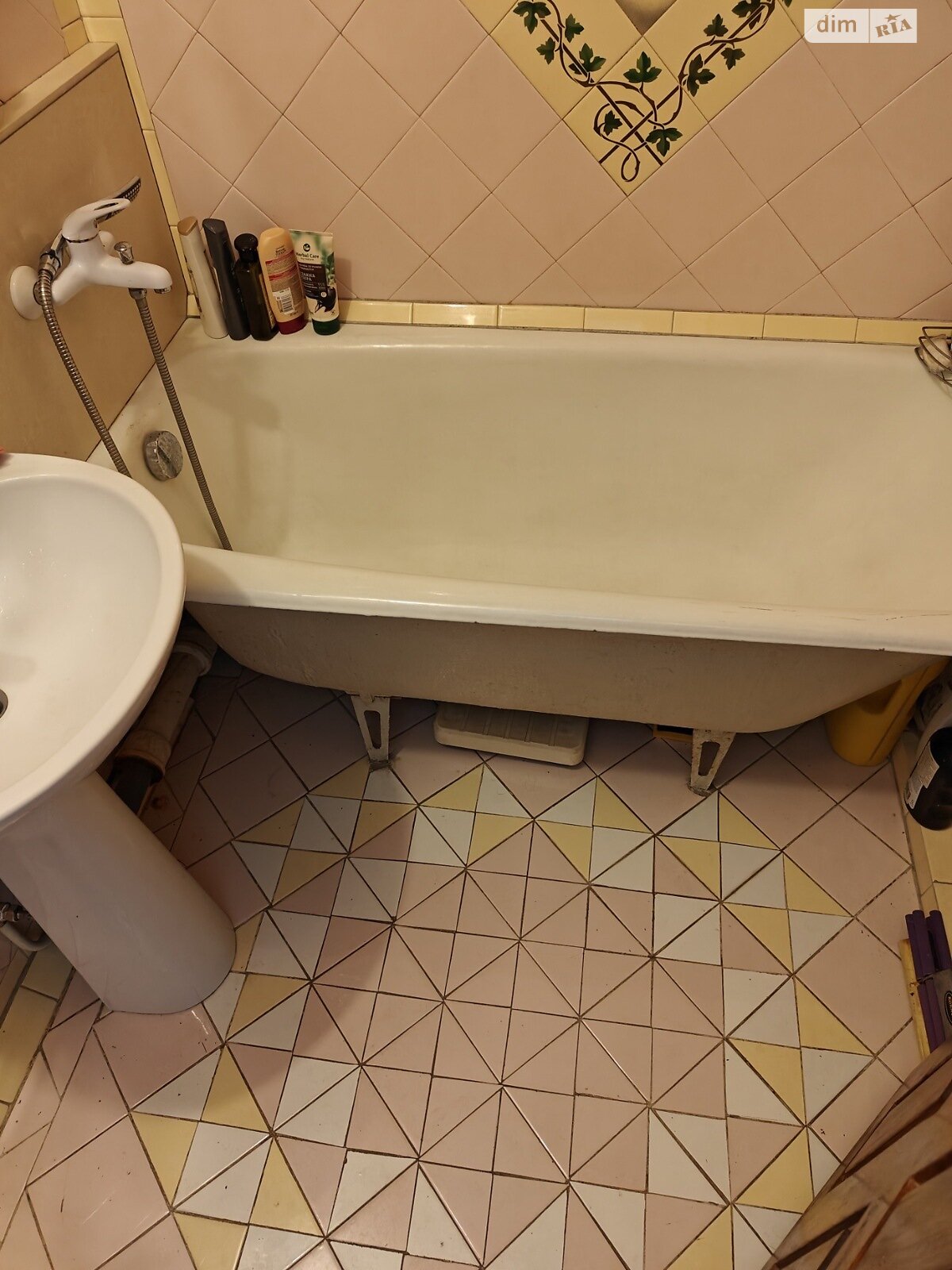 Продажа трехкомнатной квартиры в Кривом Роге, на мкр. Юбилейный, район Саксаганский фото 1 Продажа трехкомнатной квартиры в Кривом Роге, на мкр. Юбилейный, район Саксаганский фото 1