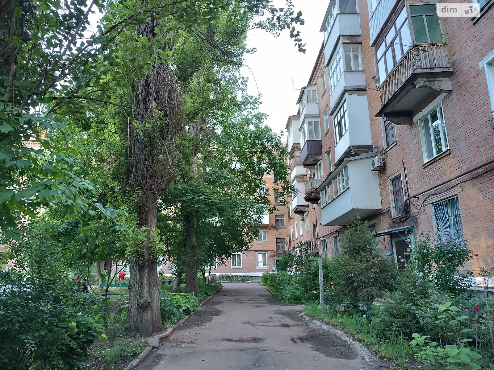 Продажа двухкомнатной квартиры в Кривом Роге, на ул. Кузнецова 12, район Саксаганский фото 1