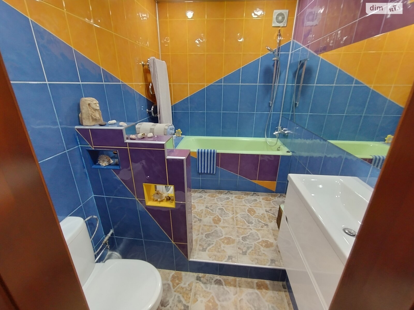 Продажа двухкомнатной квартиры в Кривом Роге, на ул. Соборности 10, фото 1 Продажа двухкомнатной квартиры в Кривом Роге, на ул. Соборности 10, фото 1