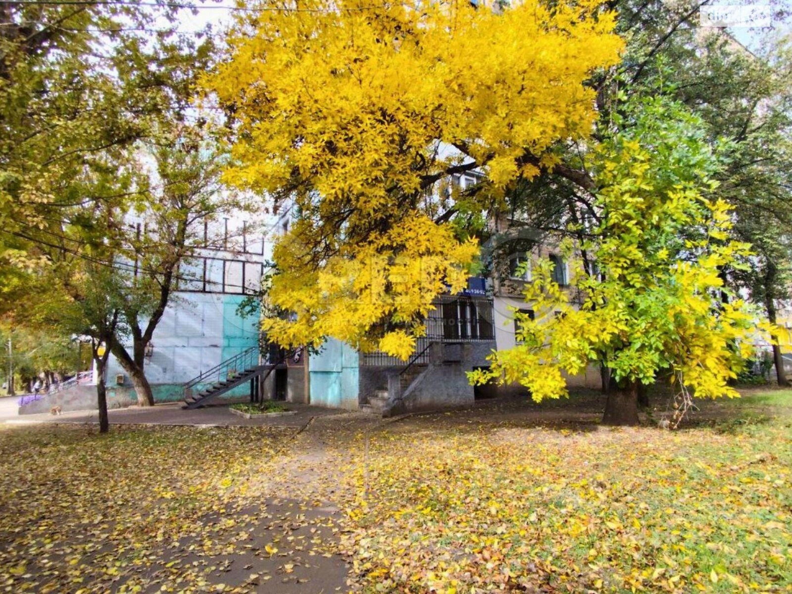 Продажа трехкомнатной квартиры в Кривом Роге, на ул. Маршака 6, район Терновской фото 1