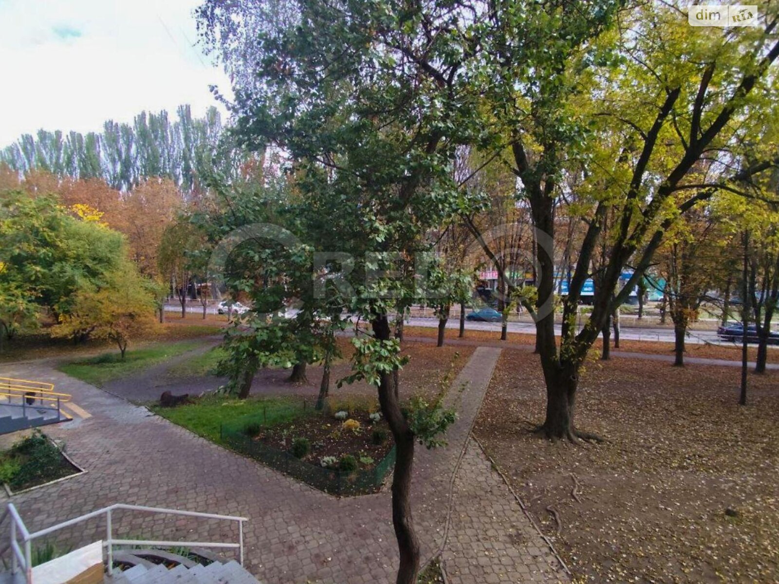 Продажа трехкомнатной квартиры в Кривом Роге, на ул. Маршака 6, район Терновской фото 1