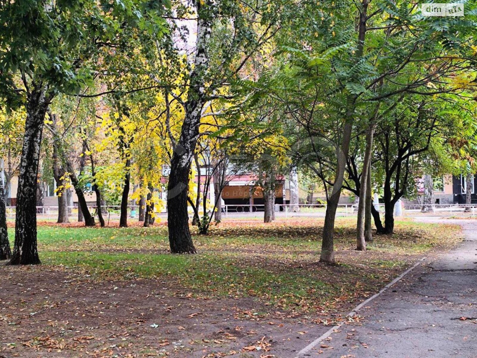 Продажа трехкомнатной квартиры в Кривом Роге, на ул. Маршака 6, район Терновской фото 1