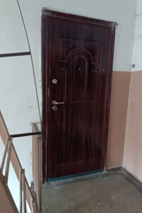 Продажа трехкомнатной квартиры в Кривом Роге, на ул. Щорса 42, район Терновской фото 2