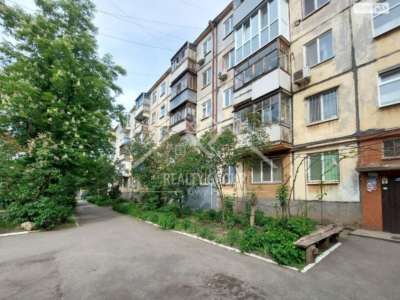 Продаж трикімнатної квартири в Кривому Розі, на вул. Лєрмонтова, район Центрально-Міський фото 1 Продаж трикімнатної квартири в Кривому Розі, на вул. Лєрмонтова, район Центрально-Міський фото 1