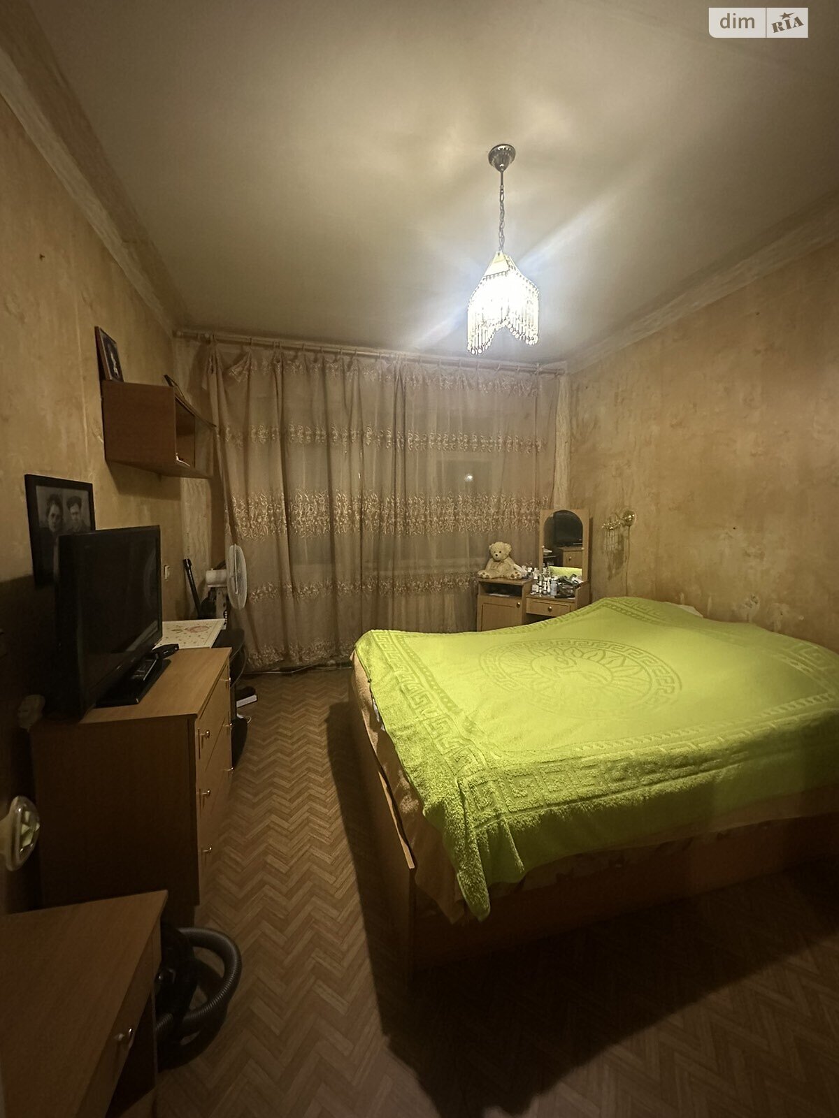 Продажа трехкомнатной квартиры в Кривом Роге, на ул. Погребняка 39, район Центрально-Городской фото 1