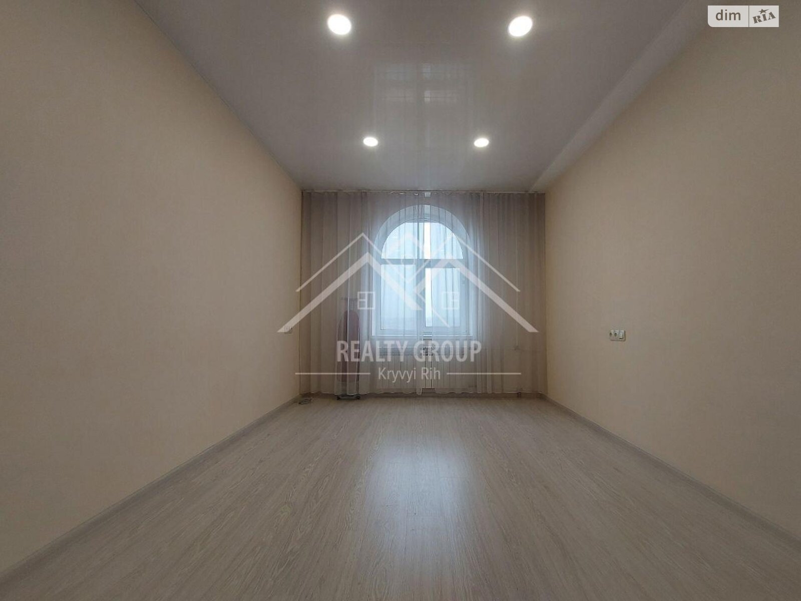 Продажа трехкомнатной квартиры в Кривом Роге, на просп. Поштовый, район Центрально-Городской фото 1 Продажа трехкомнатной квартиры в Кривом Роге, на просп. Поштовый, район Центрально-Городской фото 1